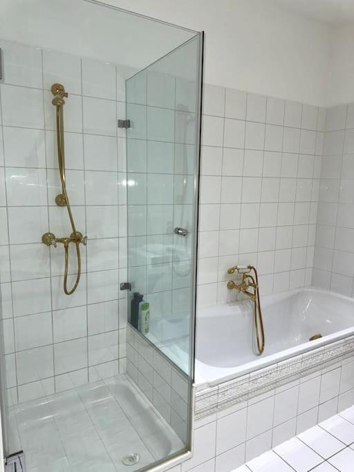 Apartament Neu! Im Stadtzentrum 4 Wiedeń